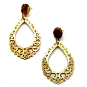 Lightweight Polished Horn Large Teardrop Shape with Carved Design Earrings | Pantallas