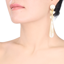 Lightweight Horn Mixed Shapes Large Post Earrings | Pantalla de Poste en Cuerno