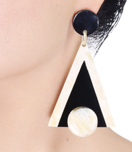 Lightweight Horn Large Triangles B/W Post Earrings | Pantalla de Cuerno
