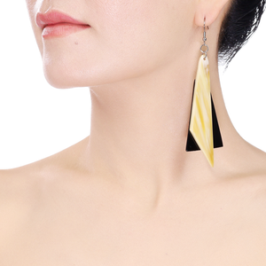 Lightweight Horn Triangles B/W Fish Hook Earrings | Pantalla de Cuerno